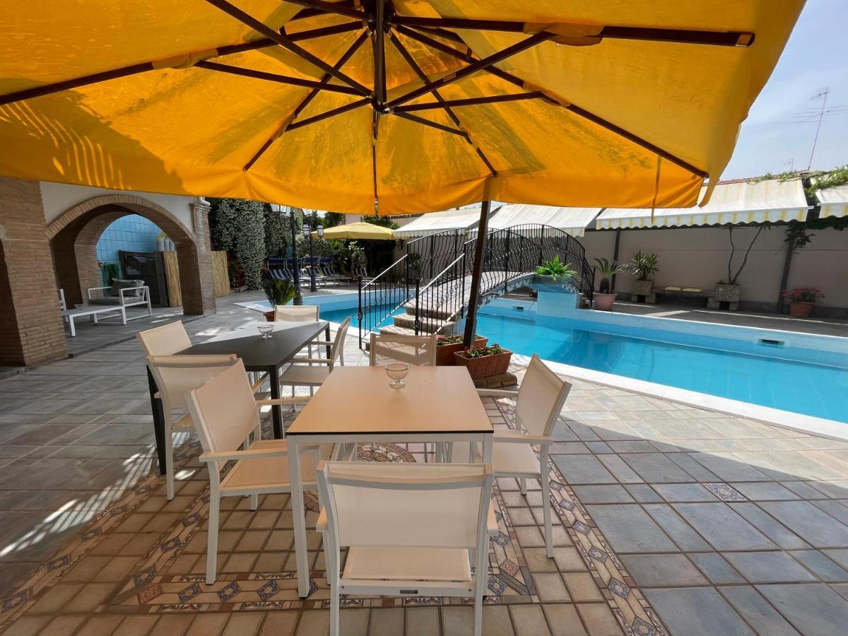Hotel Cappuccetto Rosso Lusciano Εξωτερικό φωτογραφία
